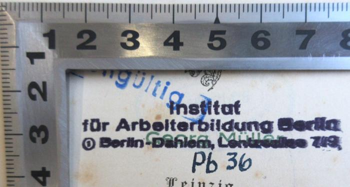 - (Institut für Arbeiterbildung Berlin-Dahlem;Bibliothek des Instituts für Arbeiterbildung Berlin-Dahlem), Stempel: Berufsangabe/Titel/Branche, Signatur, Ortsangabe; 'Institut für Arbeiterbildung Berlin 
Berlin-Dahlem, Lentzallee 7/9 Pb 36'. 