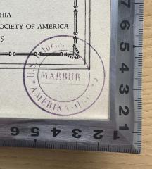 - (Amerika-Haus Marburg), Stempel: Ortsangabe, ; 'U.S. Inform[ation Center]
AMERIKA-HA[US]
MARBURG'.  (Prototyp)