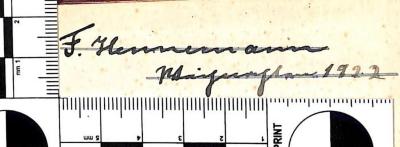- (Hennemann, F[...]), Von Hand: Name, Datum; 'F. Hennemann
Weihnachten 1922'. 
