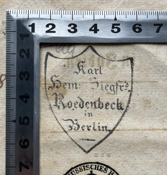 - (Karl Heinrich Friedrich Rödenbeck), Stempel: Name, Ortsangabe; 'Karl
Heinr. Siegfr-
Roedenbeck
in Berlin'. 
