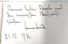 - ([...], Mareile[?];[...], Irmentrud[?]), Von Hand: Widmung, Name, Datum; 'Meiner lieben Mareile[?] mit den innigsten Weihnachtsgrüßen. Irmentrud[?]. 21.12.1916'. 