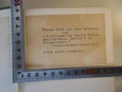 - (United States Information Center Berlin), Etikett: Ortsangabe, Notiz; 'Dieses Buch ist eine Befristete Leihgabe des U.S. Information Center Berlin, Amerika-Haus, Berlin W 30, Einemstr. 1 
(Jessie-Lemont-Memorial)
Bitte nicht stempeln!'.  (Prototyp)