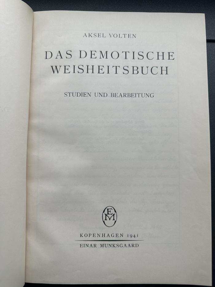 15 P 105 : Das demotische Weisheitsbuch : Studien u. Bearb. (1941)