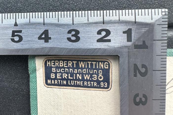 - (Witting, Herbert (Buchhandlung)), Etikett: Buchhändler, Ortsangabe, Name; 'HERBERT WITTING
Buchhandlung
BERLIN W. 30
MARTIN LUTHERSTR. 93'.  (Prototyp)
