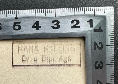 - (Gertrud Helling, Hans von), Stempel: Name, Berufsangabe/Titel/Branche; 'Hans Helling
Dr. u. Dipl. Agr.'. 