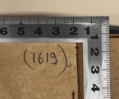 - (Freie Universität Berlin), Von Hand: Nummer, Inventar-/ Zugangsnummer; '(1619)'.  (Prototyp)