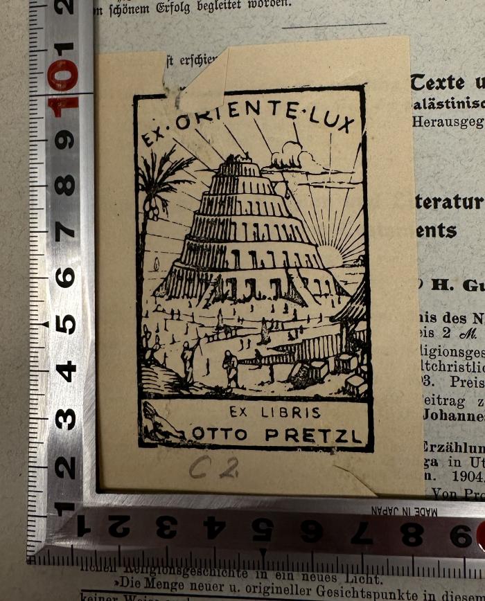 - (Otto Pretzl), Etikett: Exlibris; 'Ex-Oriente-Lux
Ex Libris
Otto Pretzl'.  (Prototyp)