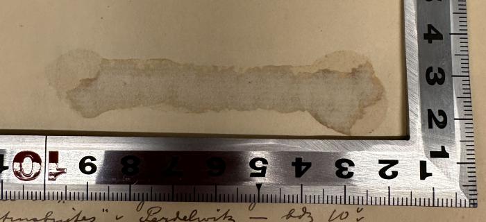 -, Klebespuren: ; '[Klebespuren]'