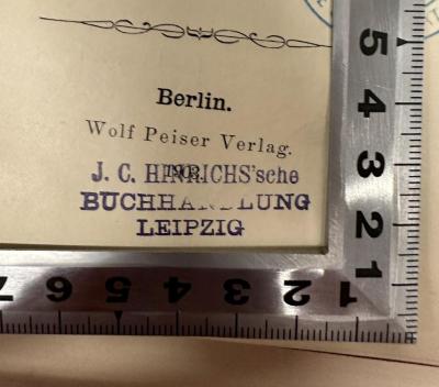 - (J. C. Hinrichs'sche Buchhandlung), Stempel: Buchhändler, Name; 'J. C. HINRICHS'sche 
BUCHHANDLUNG
LEIPZIG'. 