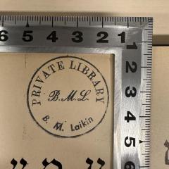 - (Laikin, B. M.), Stempel: Name; 'Private Library
B. M. L.
B. M. Laikin'. 