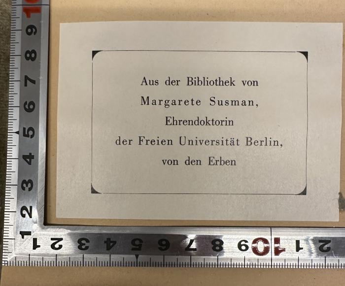 - (Susman, Margarete), Etikett: Name, Berufsangabe/Titel/Branche; 'Aus der Bibliothek von
Margarete Susman,
Ehrendoktorin
der Freien Universität Berlin,
von den Erben'.  (Prototyp)