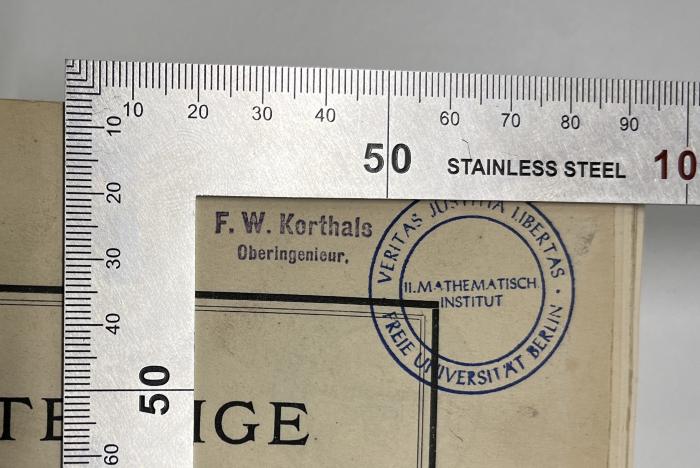 SH 700 P481 : Siebenstellige Logarithmen der trigonometrischen Funktionen (1921);-, Stempel: Name, Berufsangabe/Titel/Branche; 'F. W. Korthals Oberingenieur.' (Prototyp)