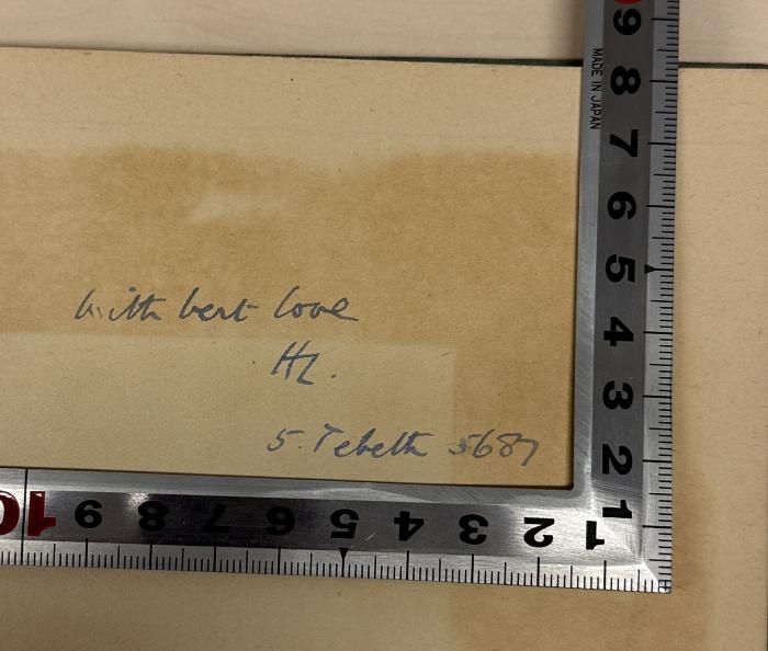 - (Hyamson, Montefiore Albert), Von Hand: Widmung, Initiale, Datum; 'With best-love
Hz.
5. Tebeth 5687'. 