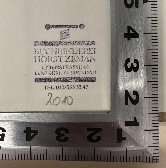 - (Zeman, Horst), Stempel: Buchbinder; 'BUCHBINDEREI 
HORST ZEMAN
JÜDENSTRASSE 45
13597 BERLIN SPANDAU
TEL.030/333 33 47
[Datum]
'.  (Prototyp)