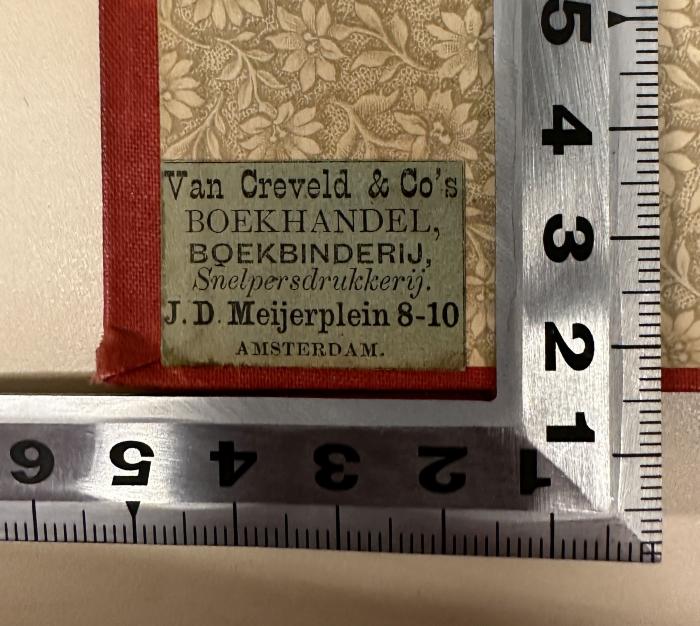 - (Van Creveld & Co's Buchhandel), Etikett: Buchhändler, Buchbinder, Ortsangabe; 'Van Creveld & Co's
BOEKHANDEL,
BOEKBINDERIJ,
Slepersdrukkerij.
J. D. Meijerplein 8-10
AMSTERDAM'.  (Prototyp)