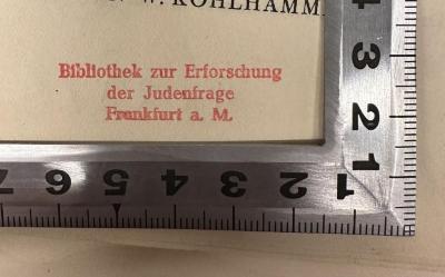 - (Institut zur Erforschung der Judenfrage), Stempel: Ortsangabe; 'Bibliothek zur Erforschung
der Judenfrage
Frankfurt a. M.'.  (Prototyp)