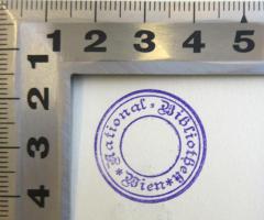 - (Nationalbibliothek Wien), Stempel: Berufsangabe/Titel/Branche, Ortsangabe; 'National-Bibliothek Wien'. 