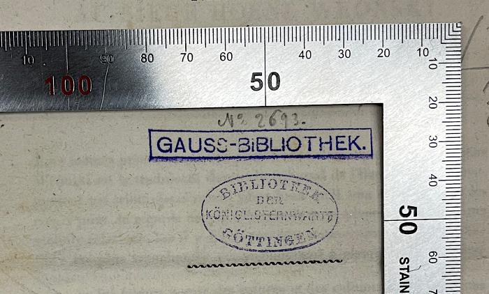 GB M 2089 : Réplique au Sieur Hoëné Wronski, faisant suite au mémoire de Arson (1818);- (Niedersächsische Staats- und Universitätsbibliothek Göttingen;Bibliothek der königlichen Sternwarte Göttingen), Stempel: Berufsangabe/Titel/Branche, Name, Nummer; 'No. 2693. Gauss-Bibliothek.'. 