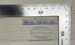 - (Niedersächsische Staats- und Universitätsbibliothek Göttingen;Bibliothek der königlichen Sternwarte Göttingen), Stempel: Berufsangabe/Titel/Branche, Name, Nummer; 'No. 2693. Gauss-Bibliothek.'. 