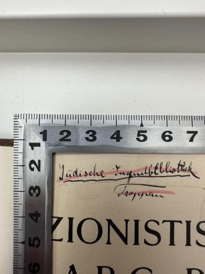 - (Jüdische Jugendbibliothek, Troppau), Durchgestrichen: Name, Ortsangabe; 'Jüdische Jugendbibliothek Troppau'. 