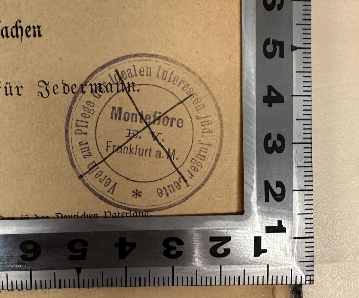 - (Montefiore (e. V.) Frankfurt a. M.), Durchgestrichen: Ortsangabe, Name; 'Verein zur Pflege der idealen Interessen jüd. junger Leute
Montefiore
E. V.
Frankfurt a. M.'.  (Prototyp)
