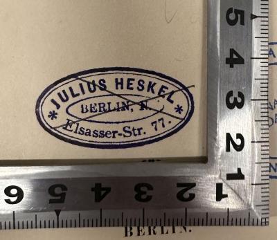 - (Heskel, Julius), Stempel: Name, Ortsangabe; 'Julius Heskel Elsasser-Str. 77 Berlin, N.'. 