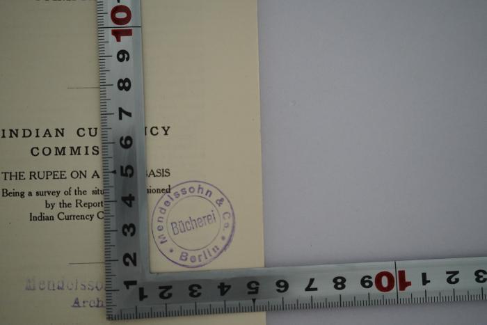 - (Bücherei Mendelssohn & Co.), Stempel: Berufsangabe/Titel/Branche, Ortsangabe, Name; 'Bücherei Mendelssohn & Co. Berlin'.  (Prototyp)