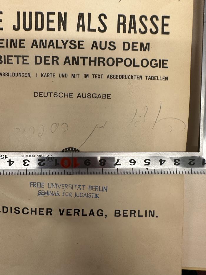 - (unbekannt), Von Hand: Annotation; 'הודא מן הספריה'. 