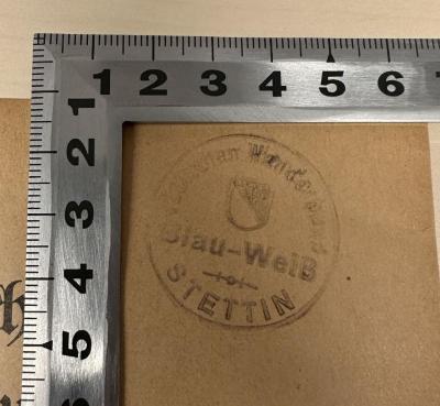- (Jüdischer Wanderbund "Blau-Weiß" Budweis / Židovsky svaz mládeže v Č. Budějovicích), Stempel: Ortsangabe, Name; '[Jüdischer] Wanderbund
Blau-Weiß
Stettin'.  (Prototyp)