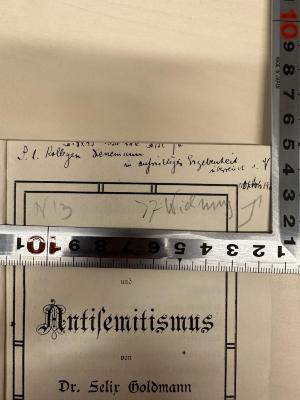 - (Goldmann, Felix;Dienemann, Dr. Max), Von Hand: Widmung, Name; 'אין ש(?)ום א(?)ר אנהי (?)רשעים
S[einem] l[ieben] Kollegen Dienemann in aufrichtiger Ergebenheit überreicht v[om] V[erfasser] 11. Oktober 19[xx]'. 
