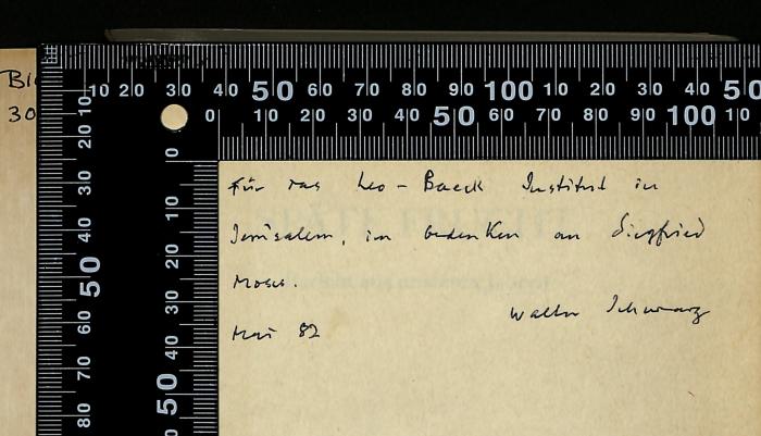 - (Schwartz, Walter;Leo Baeck Institute Jerusalem), Von Hand: Widmung; 'Für das Leo-Baeck Institut in
Jerusalem, im Gedenken an Siegfried
Moses.
Mai 82
Walter Schwartz'. 