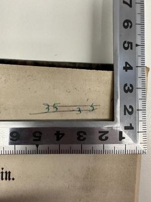 - (Hebräische Universität Jerusalem), Durchgestrichen: Signatur, Exemplarnummer, Nummer; 'כ`ד– 35'. 