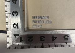 - (Berkelouw Buchhändler), Stempel: Buchhändler, Ortsangabe; 'BERKELOUW
BOOKDEALERS
SYDNEY'. 