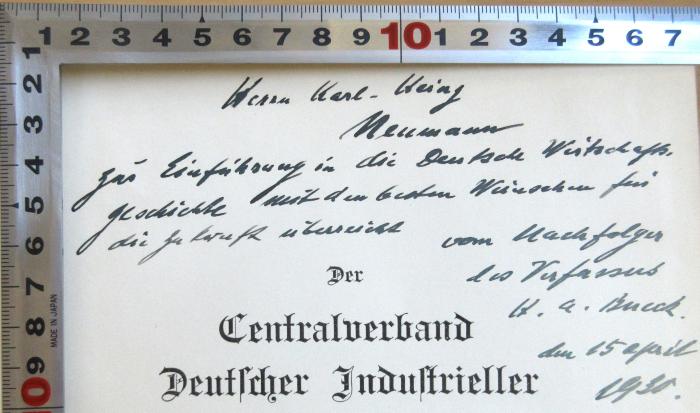 - (Neumann, Carl-Heinz), Von Hand: Widmung, Datum, Name; 'Herrn Karl-Heinz Neumann zur Einführung in die Deutsche Wirtschaftsgeschichte mit den besten Wünschen für die Zukunft überreicht vom Nachfolger des Verfassers H. A. Bueck. Den 15. April 1930.'. 