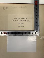 - (Hertz, Joseph Hermann), Etikett: Name, Berufsangabe/Titel/Branche; 'FROM THE LIBRARY OF
Dr. J. H. Hertz, C.H.
Chief Rabbi
from
1913-1946'. 