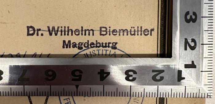 - (Biemüller, Dr. Wilhelm), Stempel: Name, Ortsangabe; 'Dr. Wilhelm Biemüller
Magdeburg'. 