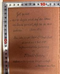 - (Loebe, Dr. Ernst;Lazarus, Arnold), Von Hand: Annotation, Name, Berufsangabe/Titel/Branche, Ortsangabe; 'Gott spricht,
"Meine Augen sind auf die Treuen
im Lande gerichtet, daß sie bei mir 
wohnen." (Psalm 101,6)
Dem lieben jungen Paare Dr. Ernst Loebe
gewidmet am 1. Juli 1920
in freundschaftlicher Gesinnung
von
Dr. Arnold Lazarus
Rabbiner von der Synagoge Königsteinerstraße
in Frankfurt am Main.'. 