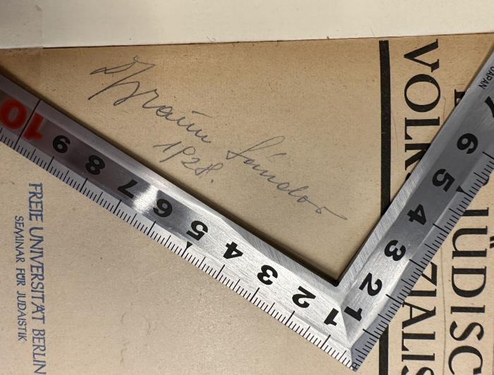 -, Von Hand: Name, Datum; 'Dr. [Ephraim Sándor]
1928.'