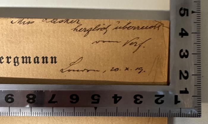 - (Bergmann, Samuel Hugo), Von Hand: Widmung, Datum, Name, Ortsangabe; 'Miss [Casher]
herzlich überreicht 
vom Verf.
[XX], 20. X. 19.'. 