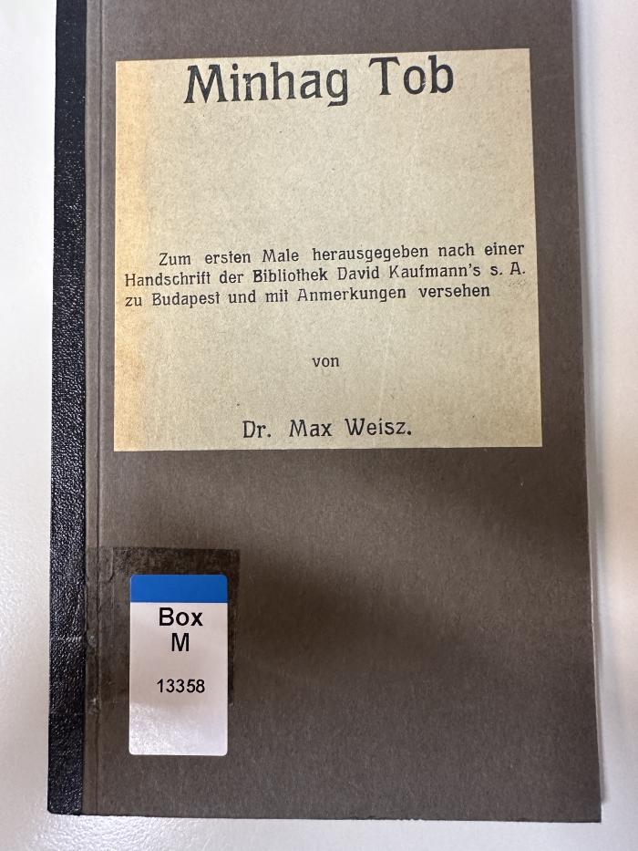 Box M 13358 : ספר מנהג טוב : הוצאתיו לאור בפעם הראשונה (1929)