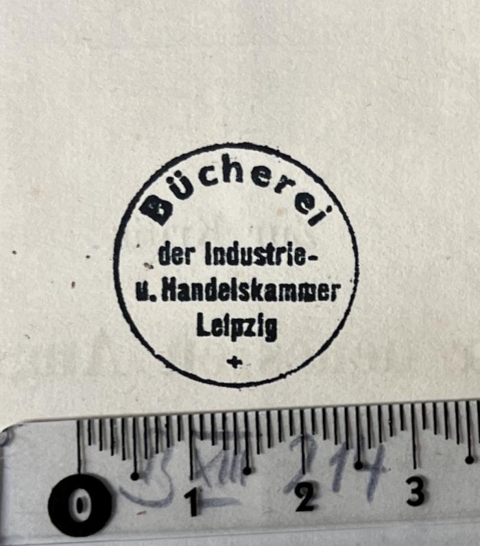 - (Bücherei der Industrie- und Handelskammer Leipzig), Stempel: Ortsangabe; 'Bücherei
der Industrie-
u. Handelskammer
Leipzig'. 