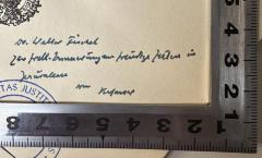 - (Fischel, Dr. Walter;Ucko, Siegfried), Von Hand: Widmung, Name; 'Dr. Walter Fischel
Zur frdl. Erinnerung an freudige Zeiten in
Jerusalem
vom
Verfasser'. 