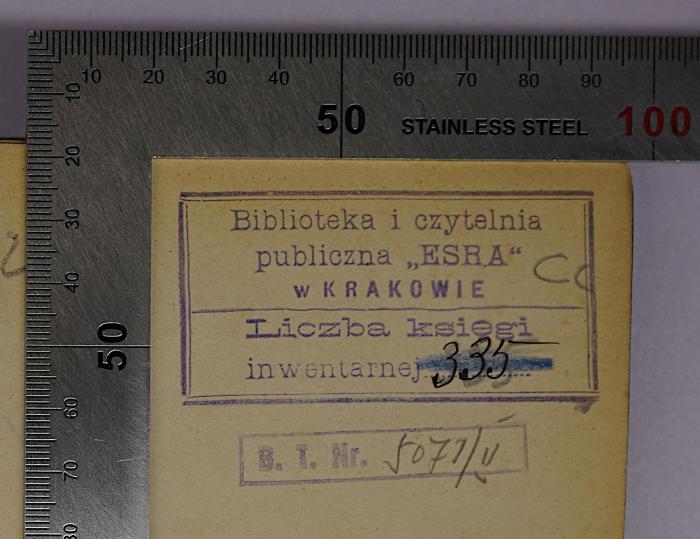 - (Biblioteka i czytelnia publiczna w Krakowie, "Esra"), Stempel: Ortsangabe, Inventar-/ Zugangsnummer; 'Biblioteka i czytelnia 
publiczna "Esra" 
w Krakowie
Liczba ksiegi 
inwentarnej [Nummer]'.  (Prototyp)