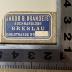 - (Jakob B. Brandeis Buchhandlung Breslau), Etikett: Buchhändler, Name, Ortsangabe; 'Jakob B. Brandeis
Buchhandlung
Breslau
Carlstrasse 20'.  (Prototyp)