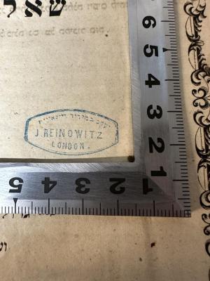 - (Reinowitz, Jacob), Stempel: Name, Ortsangabe; 'יעקב במידוד ריינאוויץ
J. Reinowitz
London'. 
