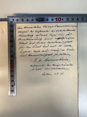 - (Löwenstein, Leo;Braunschweiger, Philipp), Von Hand: Widmung, Name, Ortsangabe, Berufsangabe/Titel/Branche; 'dem Kameraden Philipp Braunschweiger,
Mitglied des Vorstandes der Ortsverbandes
Nürnberg widmet dieses Buch zur
Anerkennung seiner erfolgreichen
Arbeit und starken Opferbereitschaft
für den Bund und mit der Bitte,
[xxxxxx]
und Freundschaft zu halten,
Dr. Löwenstein
Vorsitzender des Kampfbundes
jüdischer Frontsoldaten
Berlin, 1.8.38.'. 