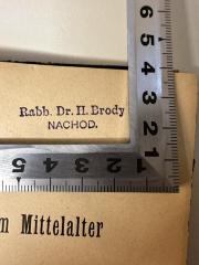 - (Brody, Heinrich), Stempel: Berufsangabe/Titel/Branche, Name, Ortsangabe; 'Rabb. Dr. H. Brody
Nachod.'. 