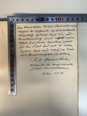 - (Löwenstein, Leo;Braunschweiger, Philipp), Von Hand: Widmung, Name, Ortsangabe, Berufsangabe/Titel/Branche; 'dem Kameraden Philipp Braunschweiger,
Mitglied des Vorstandes der Ortsverbandes
Nürnberg widmet dieses Buch zur
Anerkennung seiner erfolgreichen
Arbeit und starken Opferbereitschaft
für den Bund und mit der Bitte,
[xxxxxx]
und Freundschaft zu halten,
Dr. Löwenstein
Vorsitzender des Kampfbundes
jüdischer Frontsoldaten
Berlin, 1.8.38.'. 