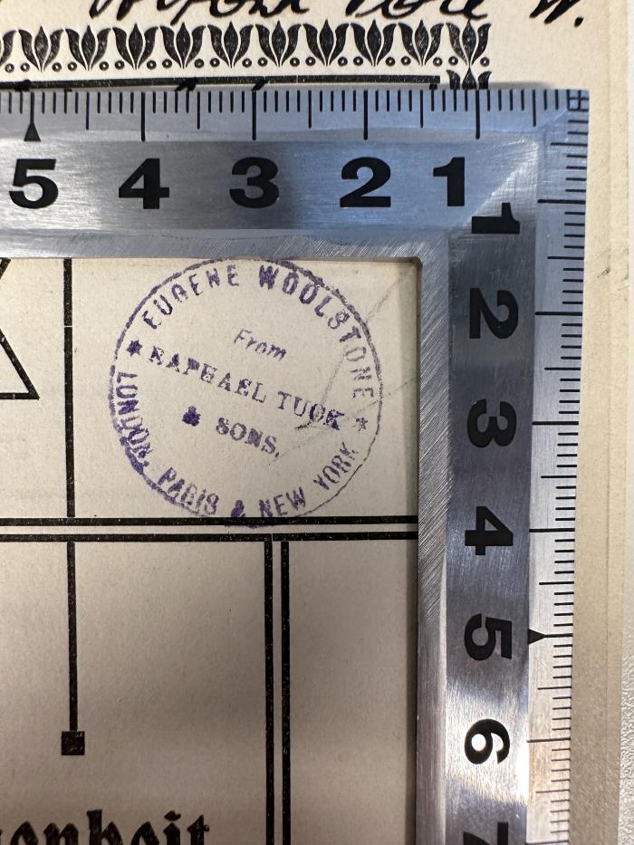 - (Raphael Tuck & Sons), Stempel: Berufsangabe/Titel/Branche, Ortsangabe, Name; 'Eugene Woolstone
London Paris New York
from
Raphael Tuck & Sons'. 