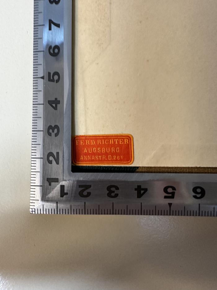 - (Richter, Ferdinand), Etikett: Buchbinder; 'Ferd. Richter
Augsburg
Annastr. D. 261
'.  (Prototyp)
